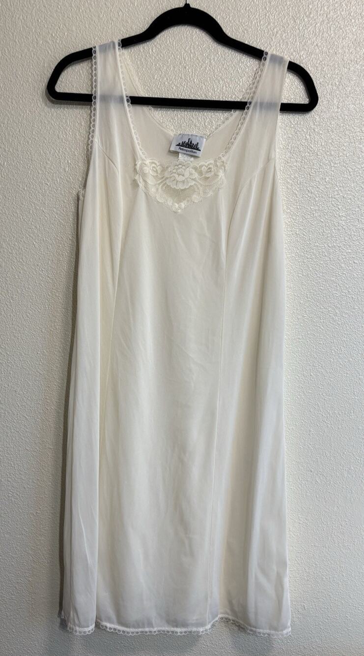 Vintage Full Slip Women’s Size M Cream Lace Trim Nylon Retro Pin Up Made In USA